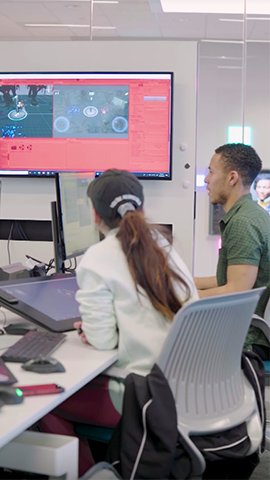 Barrington Campbell and another student working in computer lab.åç